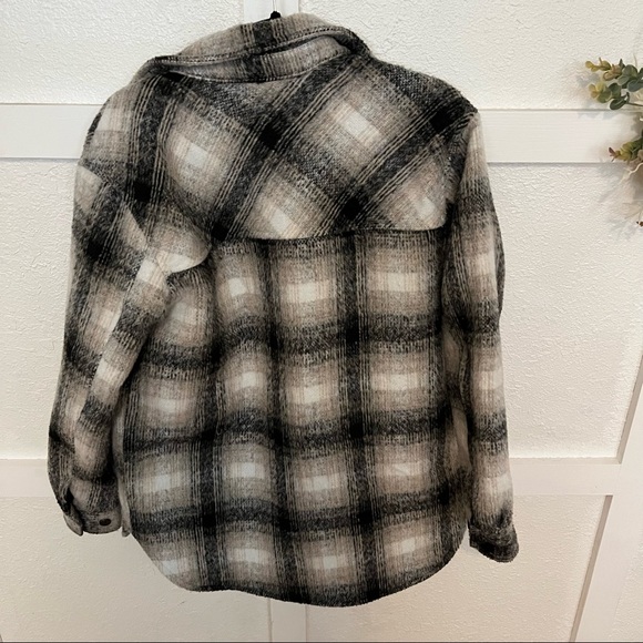 CJLA Shacket - Picture 7 of 12